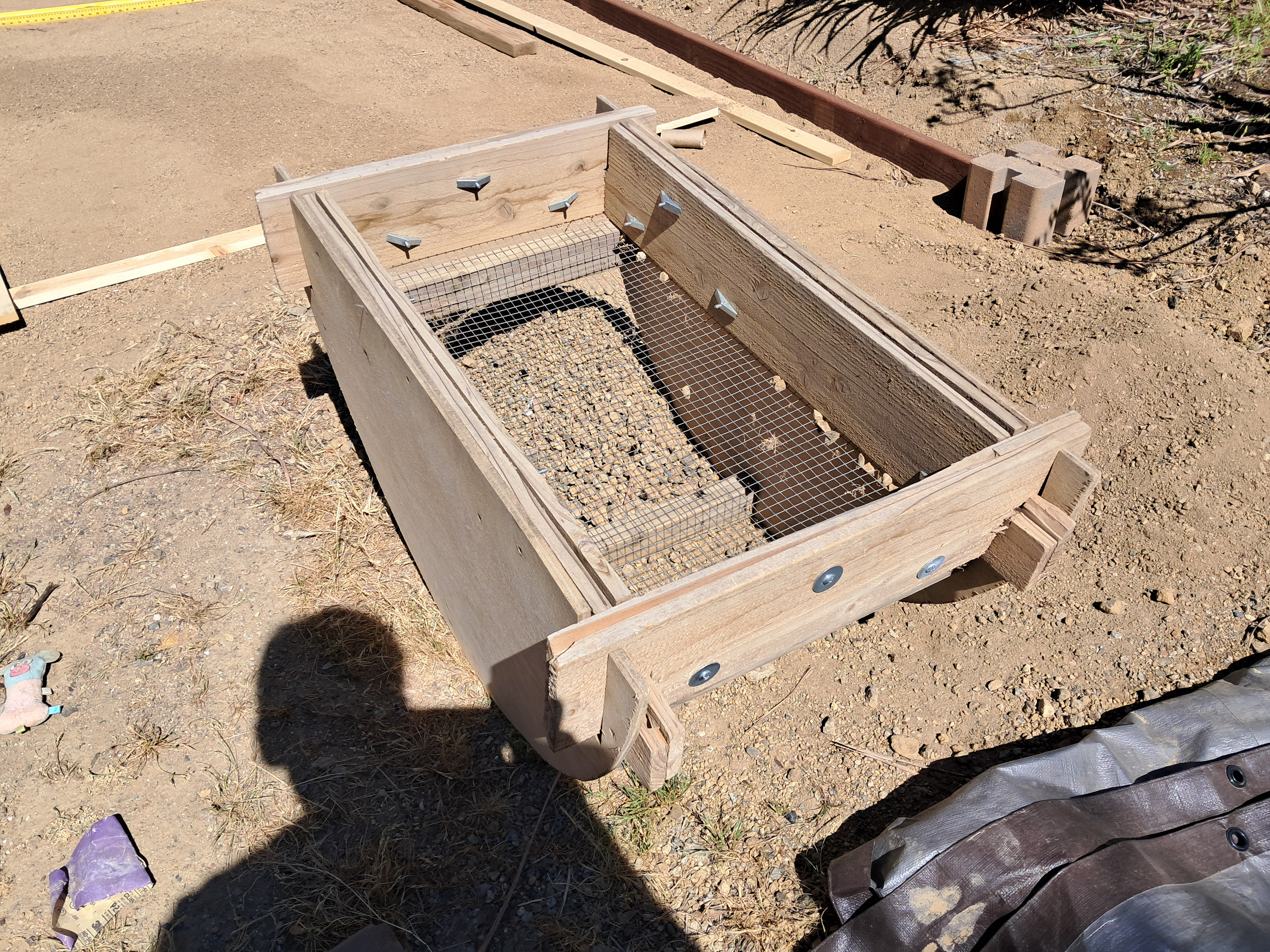 We helped the Rogers with their patio project and this is the sifter Brother Rogers designed. REALLY INGENIOUS!!!