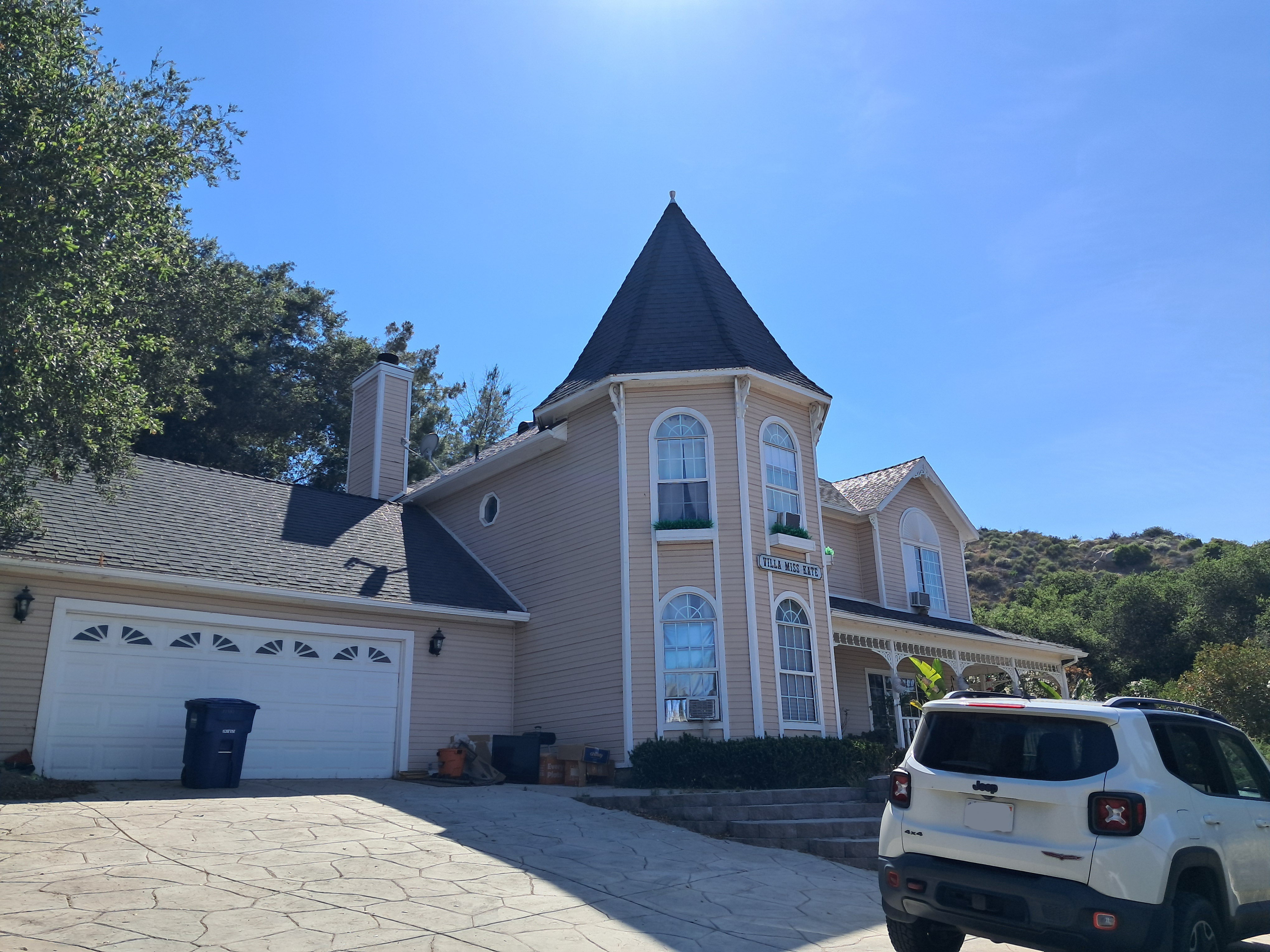 This is a really cool house we visited on the hills leading up to the Ortega mountains!