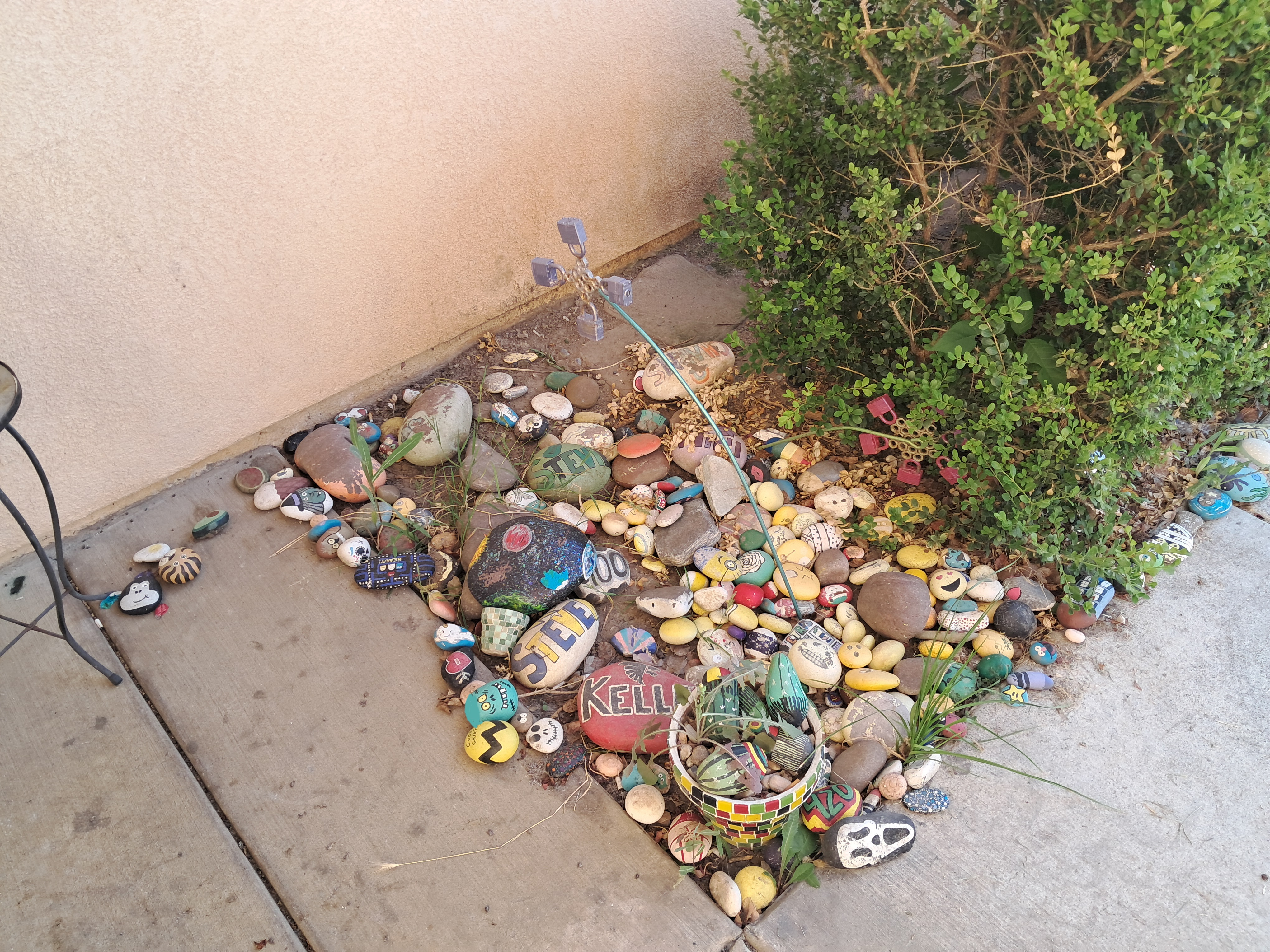 This person has a really cool walkway!!!