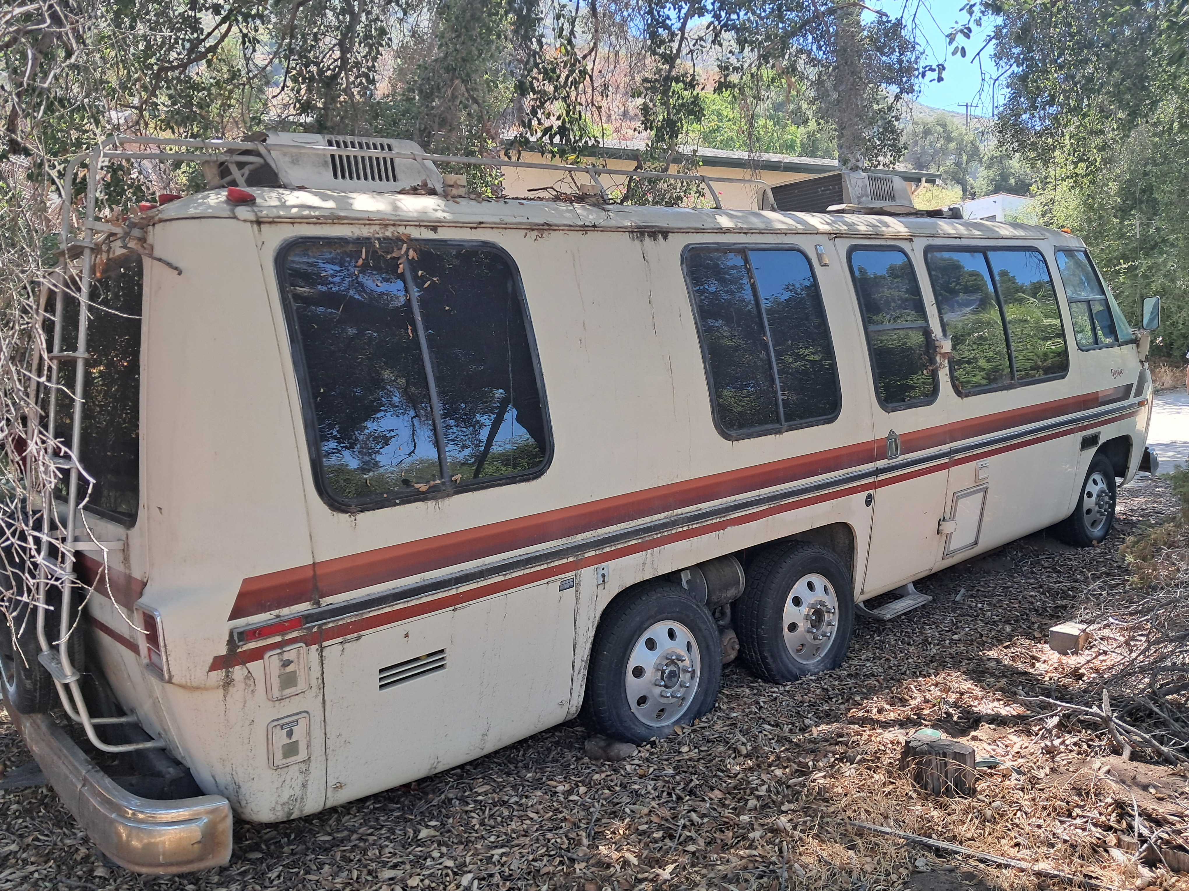 And... I also found the Incredi-Bus again. It is so funny how much it looks like it!