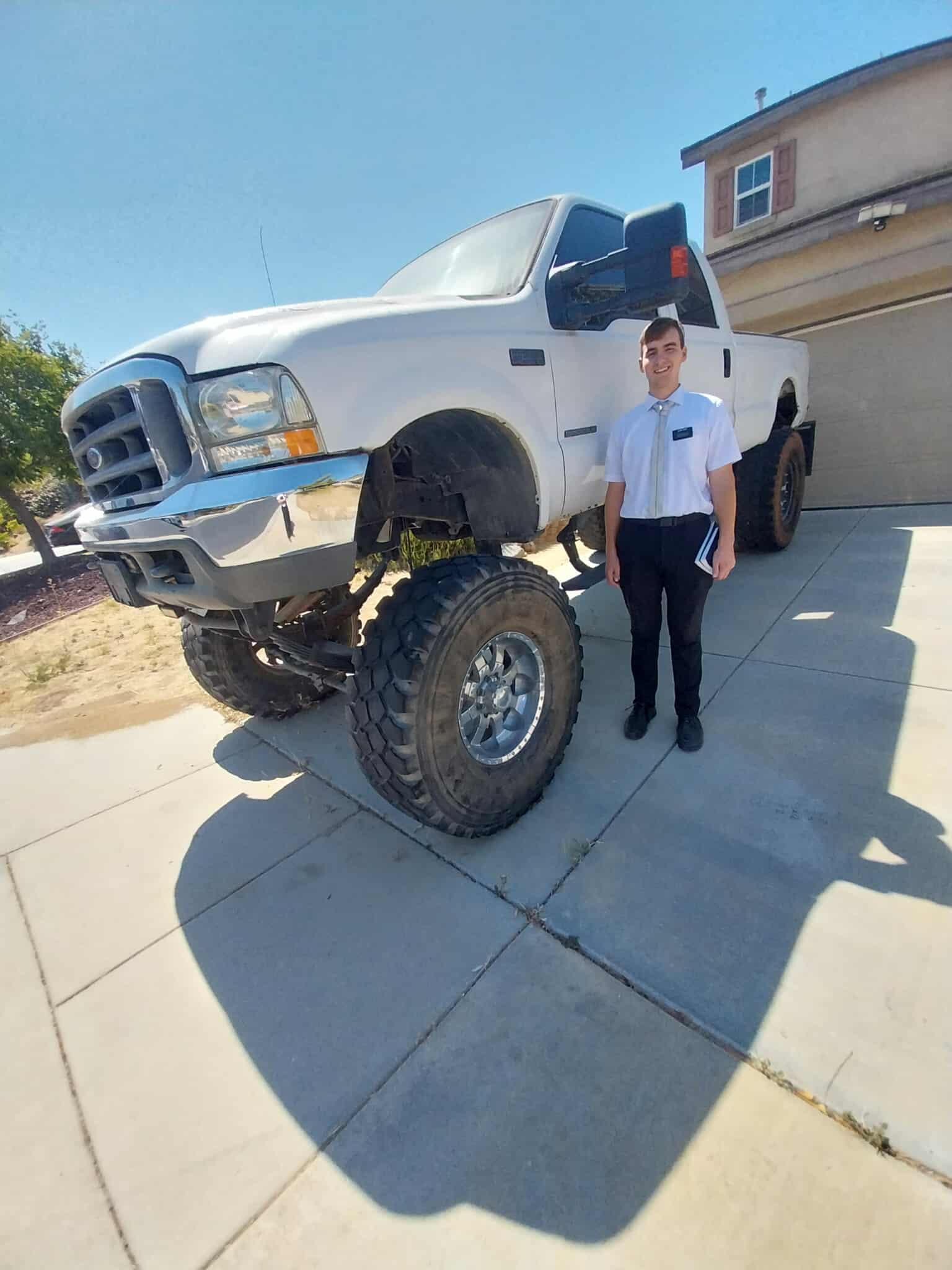 This is... a... really big... truck! The camera angle is kind of funky but that is because he did it in 0.5. The truck is actually this big! There is a reason they don't park it in the garage! 