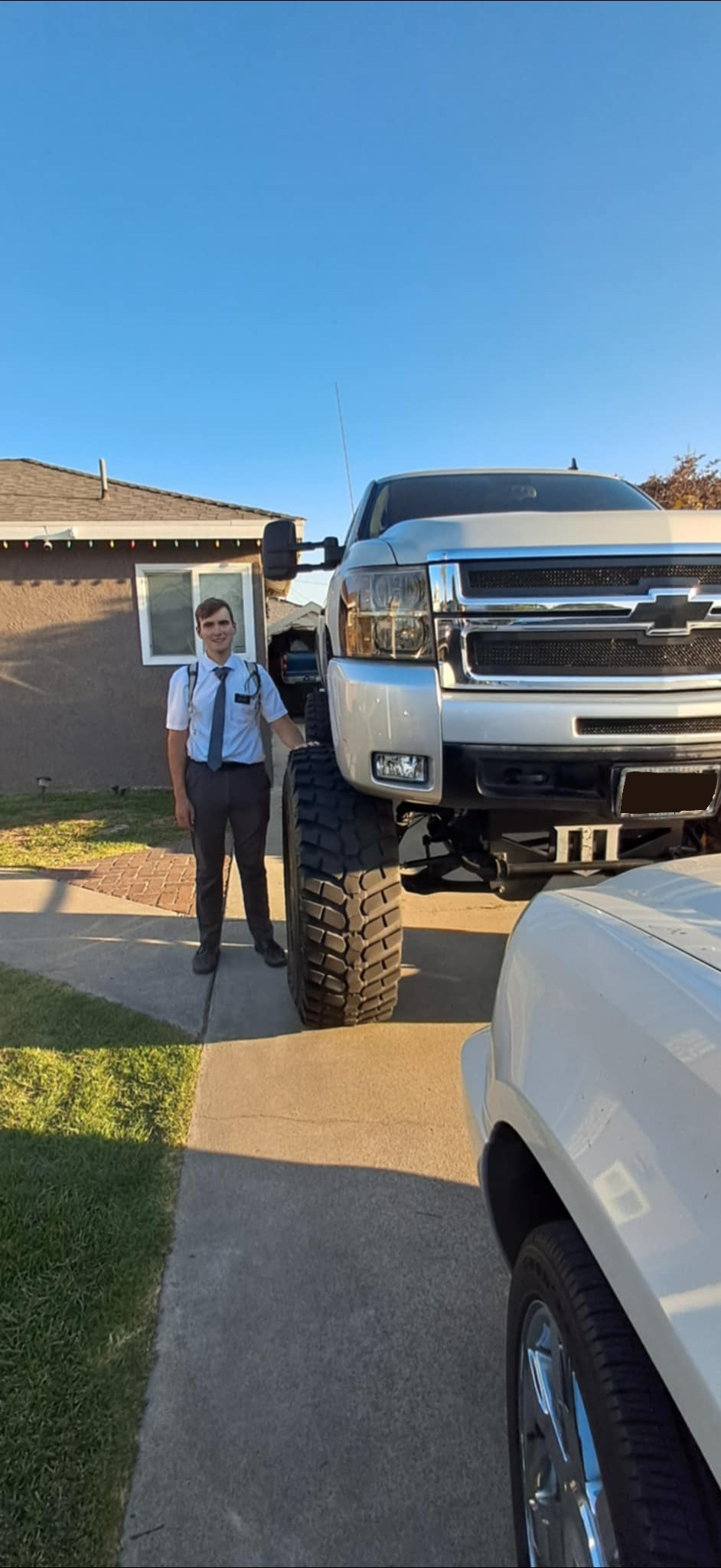 ...I did find one that is close. Yet again another ridiculously over sized truck. I don't even understand how they get in.